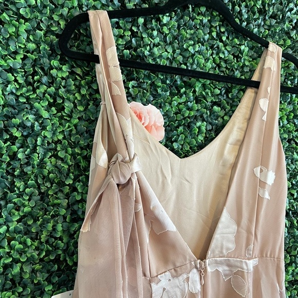 Show me your Mumu Jenn Otherwise Engaged Maxi - Picture 9 of 13